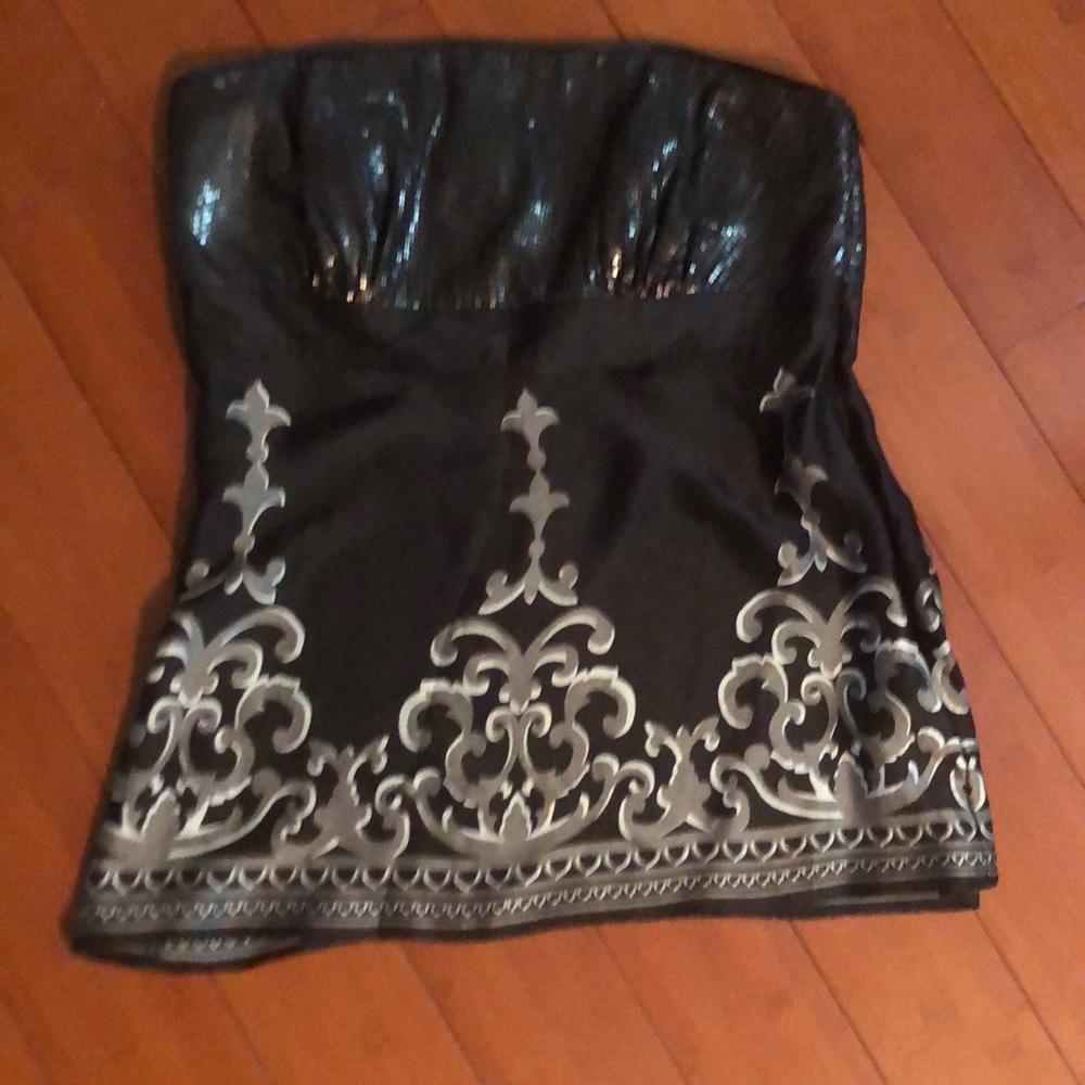 Sleeveless White House Black Market Top